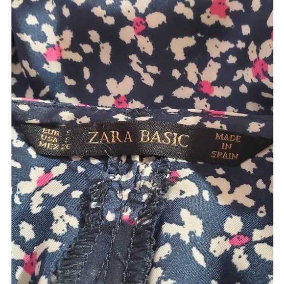 Zara Basic Short Sleeve Floral Blouse Peek a boo Slits in the back Size Small - Picture 3 of 6